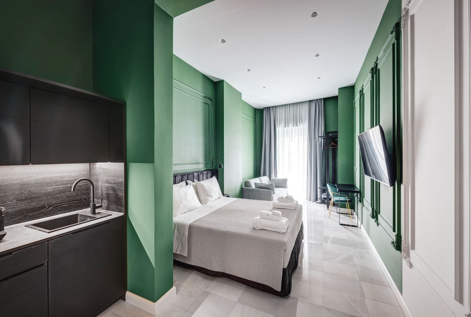 Suite Deluxe, 1 letto queen con divano letto | Cassaforte in camera, insonorizzazione, ferro/asse da stiro
