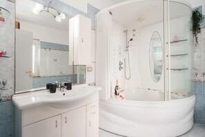 Shower, jetted bath, hair dryer, bidet - Cala Luna - Two Bedroom Apartment, Sleeps 7 (Orosei)
