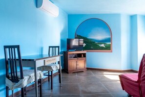 Dining - Casa Ombrina - Three Bedroom House, Sleeps 8 (Orosei)