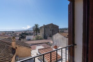 Interior - Casa Ombrina - Three Bedroom House, Sleeps 8 (Orosei)