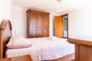 1 bedroom, free WiFi, bed sheets - Historic View Apartment (Orosei)