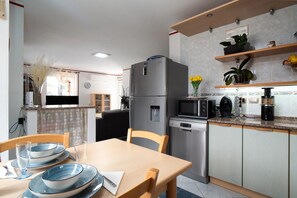 Fridge, microwave, oven, stovetop - Le Cale - Eight Bedroom House, Sleeps 27 (Orosei)