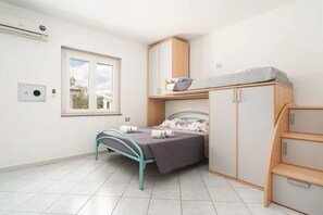 8 habitaciones, tabla de planchar con plancha y wifi gratis 