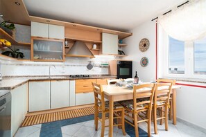Fridge, microwave, oven, stovetop - Mare & Monte - Two Bedroom Apartment, Sleeps 6 (Orosei)