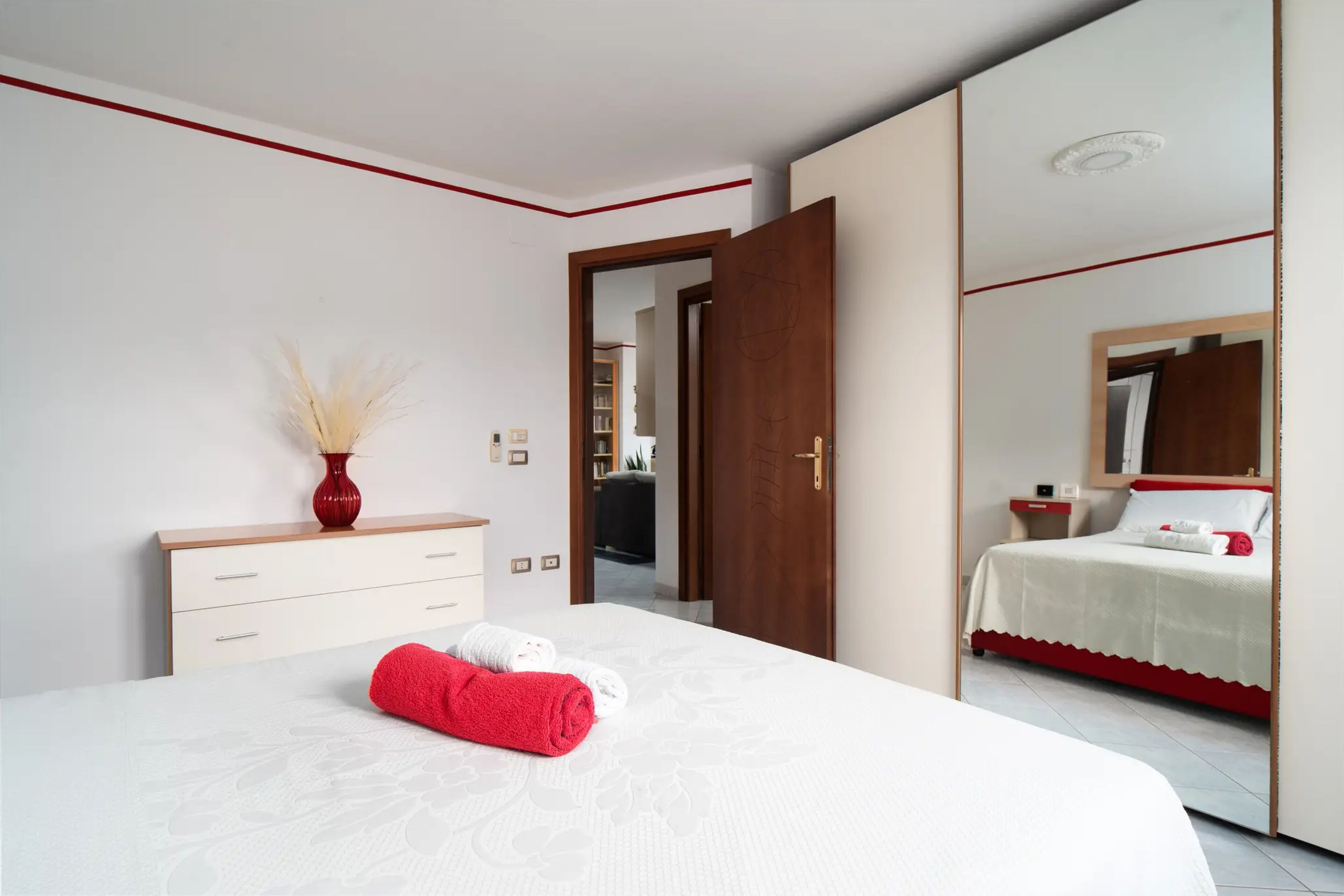2 chambres, fer et planche à repasser, Wi-Fi gratuit, draps fournis