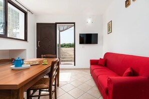 Smart TV - Su Nidu Virde - Four Bedroom House, Sleeps 9 (Orosei)