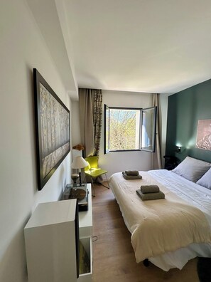5 bedrooms, Internet, bed sheets - Luxury villa with lagoon pool, sauna and jacuzzi (Toulon)