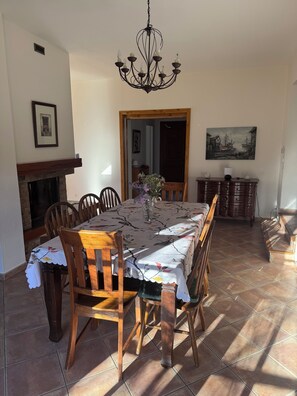 Dining - Vrbo Property (Saint-Martin-d'Uriage)