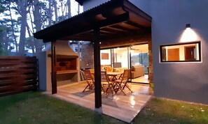 Outdoor dining - Unit 2- Playa Bonita Mar Azul 100m from the beach (Mar Azul)