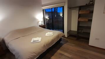 2 habitaciones, caja de seguridad en la habitación y cuna de viaje