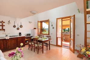 Appartement, balcon, vue piscine | Restauration
