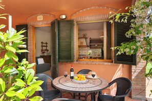Apartment, Patio, Courtyard View | Outdoor dining - Calanchi Apartments (Sughera)