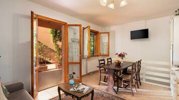 Apartment, Patio, Courtyard View | Interior