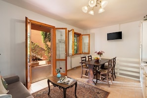 Appartement, patio, vue cour intérieure | Intérieur