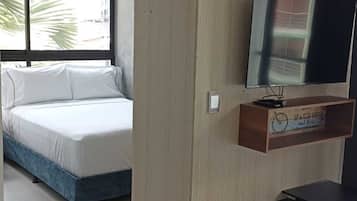 Standard-ullakkohuoneisto, näköala pihalle