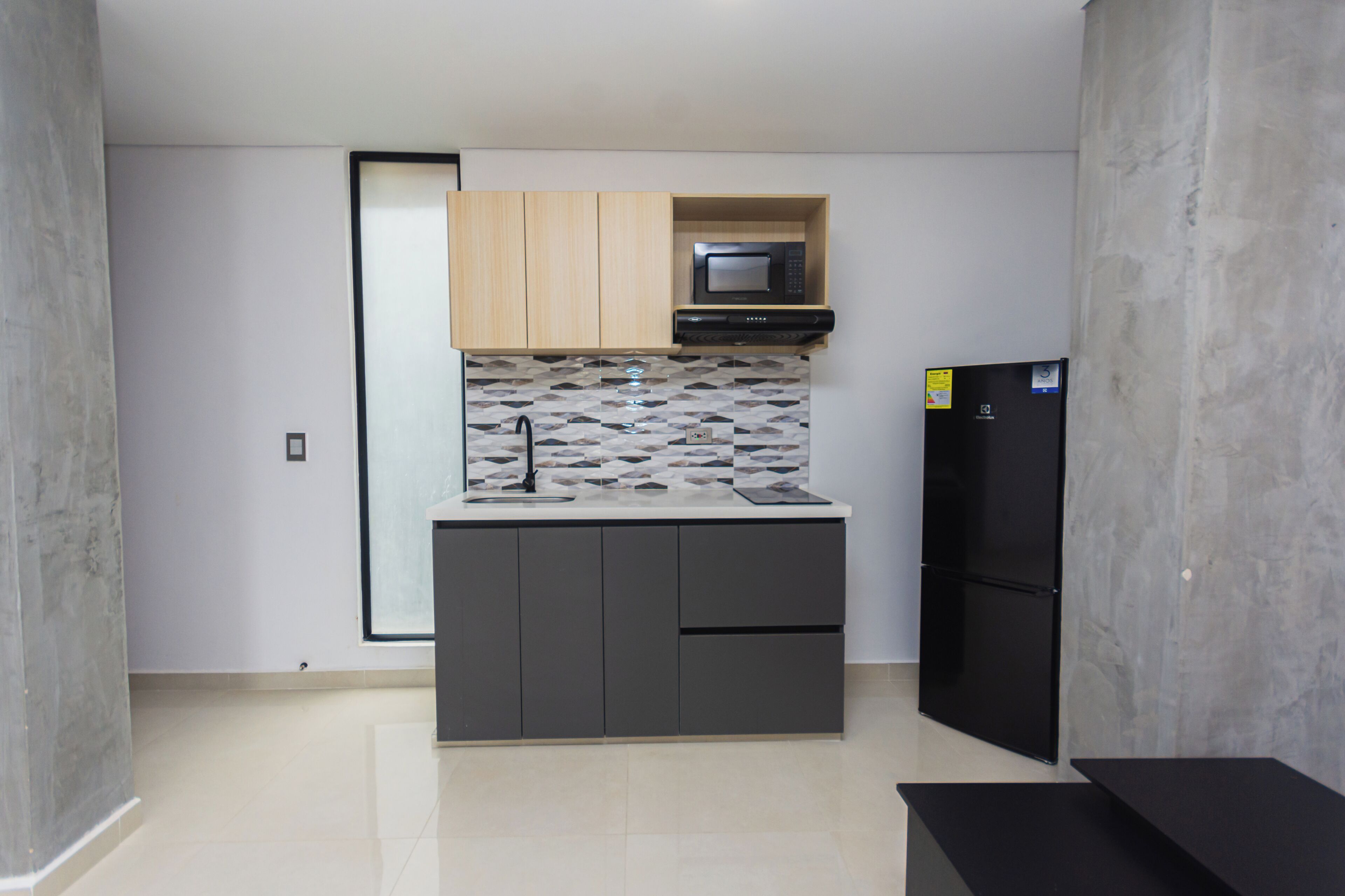 Loft Superior, balkon, pemandangan kota | Dapur pribadi | Lemari es, microwave, kompor, dan peralatan masak/sendok-piring