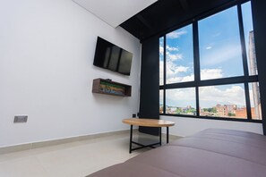 Loft familial, vue sur la ville | Aire de séjour | Téléviseur à écran plat de 40 cm avec télévision numérique