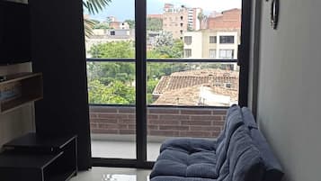 Standard Loft, Courtyard View | Living area