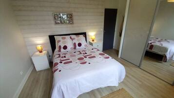 2 slaapkamers, reisbedje, gratis wifi, beddengoed
