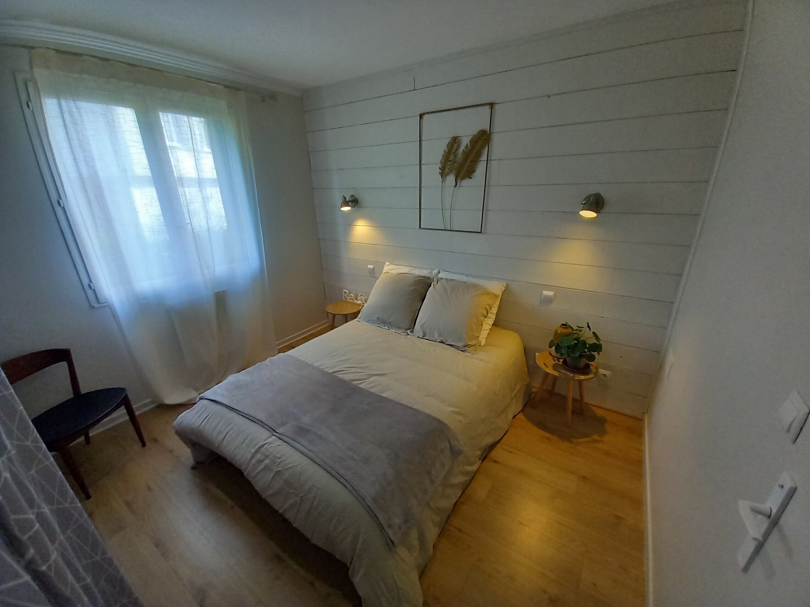 2 bedrooms, travel cot, free WiFi, bed sheets