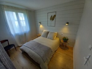2 slaapkamers, reisbedje, gratis wifi, beddengoed