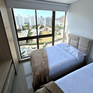3 bedrooms, iron/ironing board, WiFi - Family Friendly 3BR Apt Plus Comfort and Amenities (Gaira)