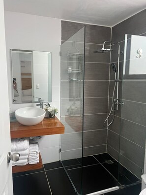 Hair dryer, towels, soap, toilet paper - Cozy 1-bedroom apartment with AC in soothing Sosúa (Sosúa)
