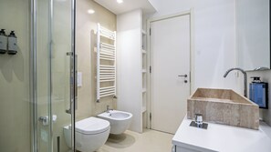 Shower, hair dryer, bidet, towels - Italianway Comfort - Dell'Orso 9 A (Milan)
