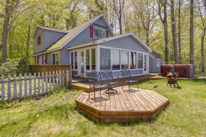 Terrace/patio - Lake View Cottage w Deck & Beach Access! (South Haven)