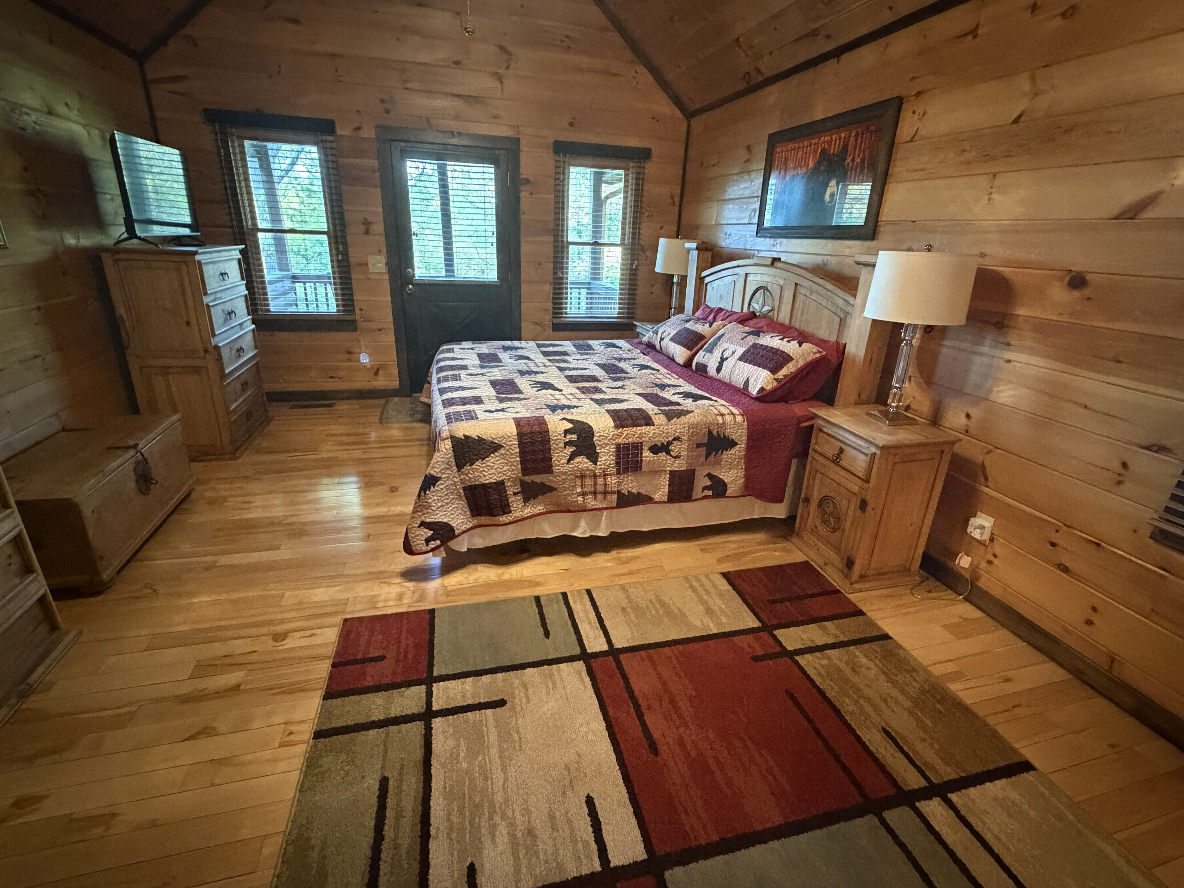 3 slaapkamers, een strijkplank/strijkijzer, wifi, beddengoed