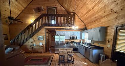 Tranquility Cabin: Secluded Mountain Escape with Game Room, Fire Pit & Hot Tub