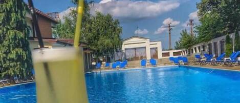 Seasonal outdoor pool