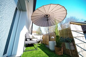 Terrace/patio - Meier Design Apartment - Exclusive vacation apartment in Friedrichsruhe (Zweiflingen)