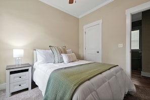 3 habitaciones, tabla de planchar con plancha, wifi y ropa de cama