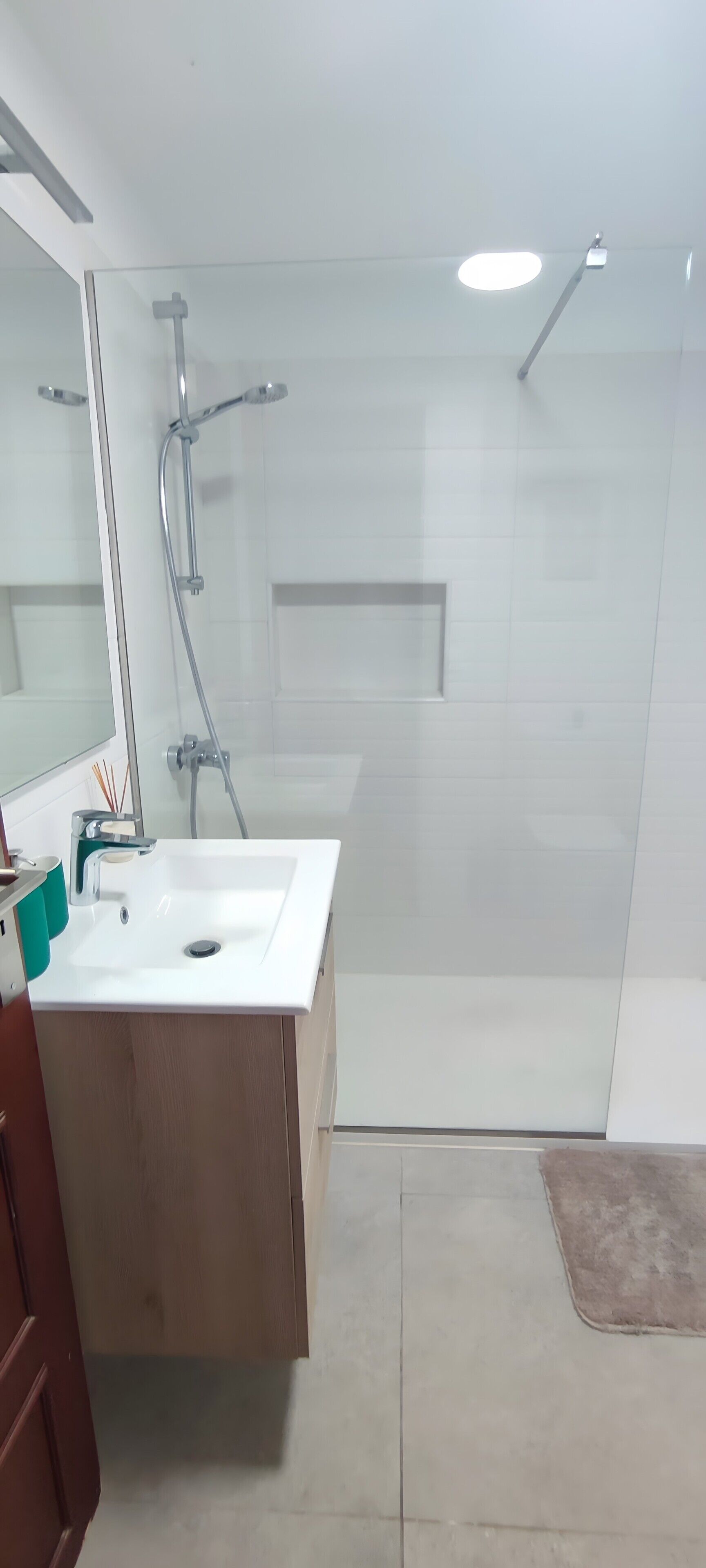 Douche, serviettes fournies