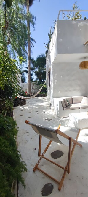 Terrace/patio - Vacation Home 'Oasis Garden, Alegranza' with Wi-Fi (Chayofa)