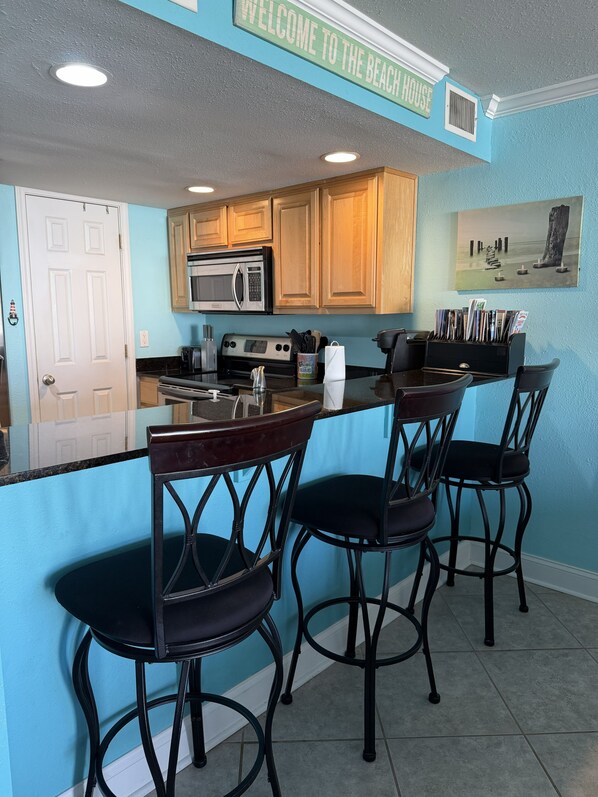 Private kitchen - Clair’s Coastal Pear • Steps to Beach • Cozy Biloxi Retreat (Biloxi)