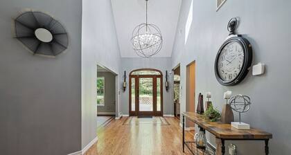 Woodland Estate: 10BR, Pool, Hot Tub & Game Room – 1hr from NYC