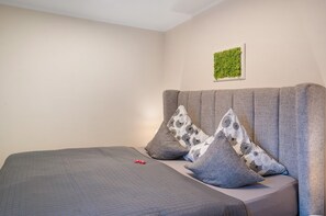 Room - Holiday Apartment with Private Terrace, Garden, Wi-Fi & Sauna in Kägsdorf – 48 m², Garden View (Bastorf)