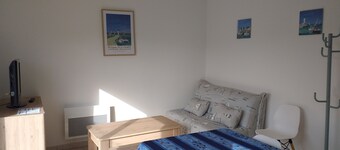 SINGLE-STOREY HOUSE IN QUIET VILLAGE WITH GARDEN AND TERRACE