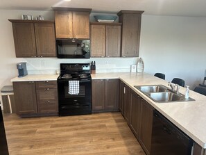 Private kitchen - The Dock Hideaway! 3 minutes to Burnside Marina & General Burnside Island (Burnside)