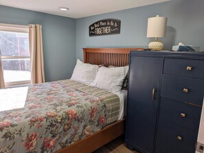 Room - Clean, centrally-located 1-bedroom apartment in charming Hummelstown (Hummelstown)