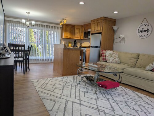 Clean, centrally-located 1-bedroom apartment in charming Hummelstown