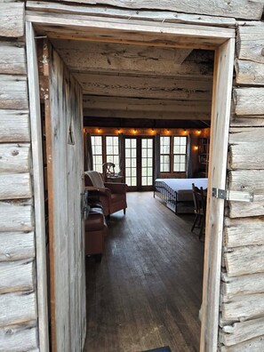 1 bedroom, bed sheets