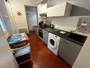A compact kitchen with a washing machine, a coffee maker, and a sink. - Cocon Barillerie 2 Old Town (Nice)