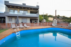 Pool - Holiday Home 'Peaceful House' with Mountain View, Wi-Fi and Air Conditioning (Iraklio)