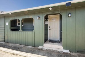 Exterior detail - Modern 2BR Basement • Near LRT • Parking (Seattle)