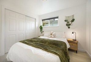 2 habitaciones, tabla de planchar con plancha, wifi y ropa de cama 