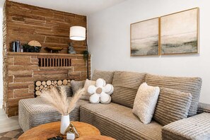 TV, offices - Modern 2BR • Private Deck • Near DT & Transit (Seattle)