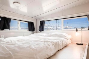 1 bedroom, WiFi, bed sheets - Modern Tiny Home • Near DT & Transit (Seattle)